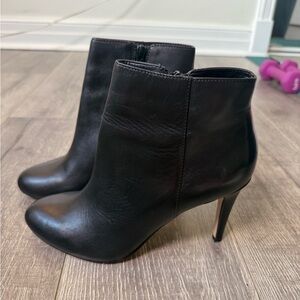 ALDO Quezaire Black Leather Stiletto Ankle Booties Size 9